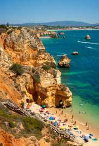 Praia do Camilo, Lagos, die Algarve, im Sommer Praia do Camilo, Lagos, die Algarve, im Sommer